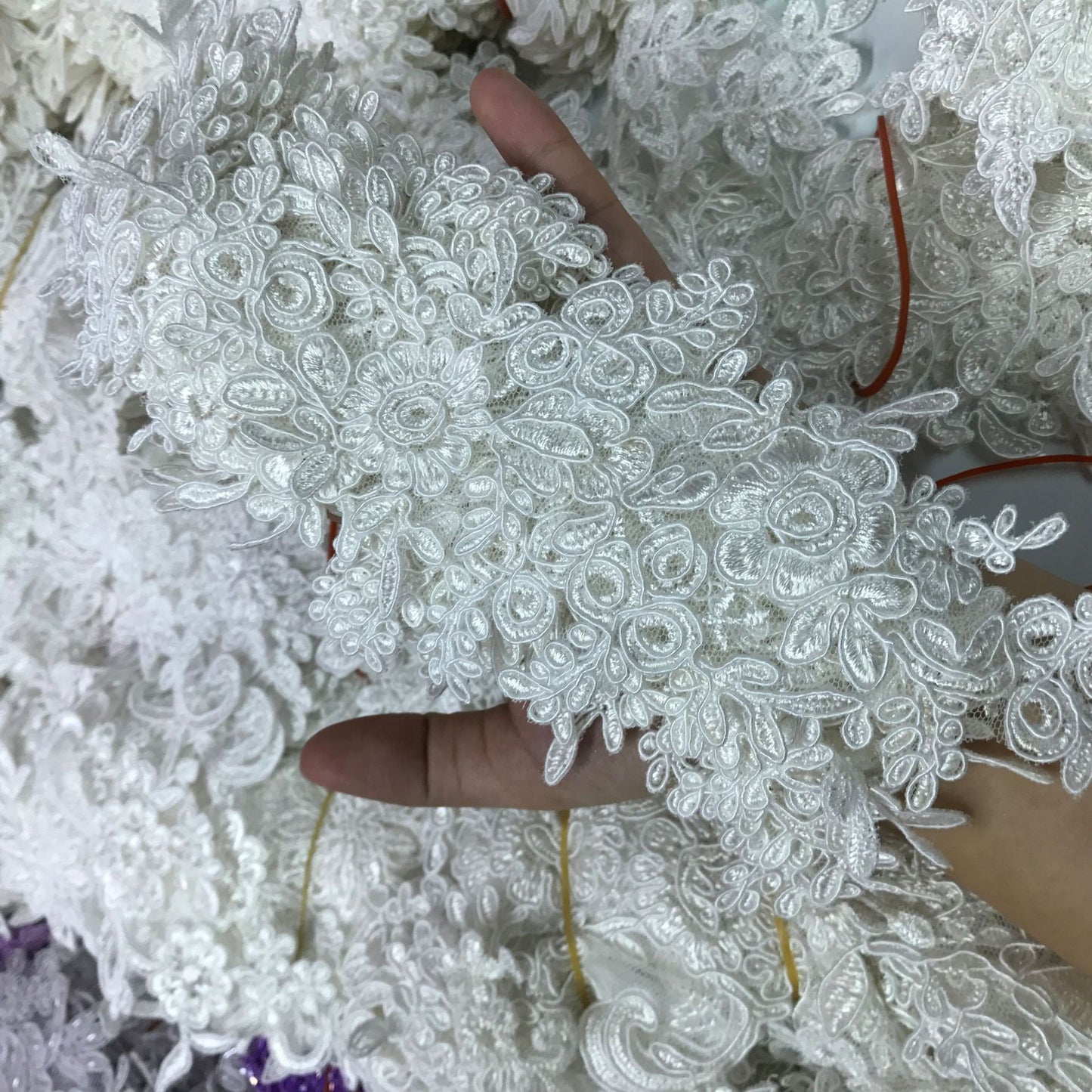 Freedombeauty | Supply Computer Embroidery Car Strand Lace Wedding Dress Fashion Accessories